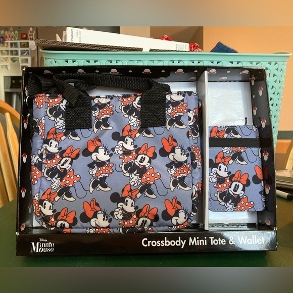 Disney Minnie Mouse Crossbody Mini Tote and wallet NIB - Picture 8 of 9